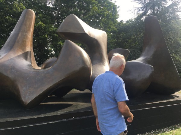 Coachee looking at Three Piece Sculpture: Vertebrae, Henry Moore Sculpture Garden